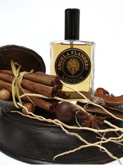 Oudh Noir Angela Flanders — аромат