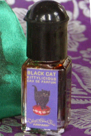 Black Cat Velvet & Sweet Pea’s Purrfumery — аромат